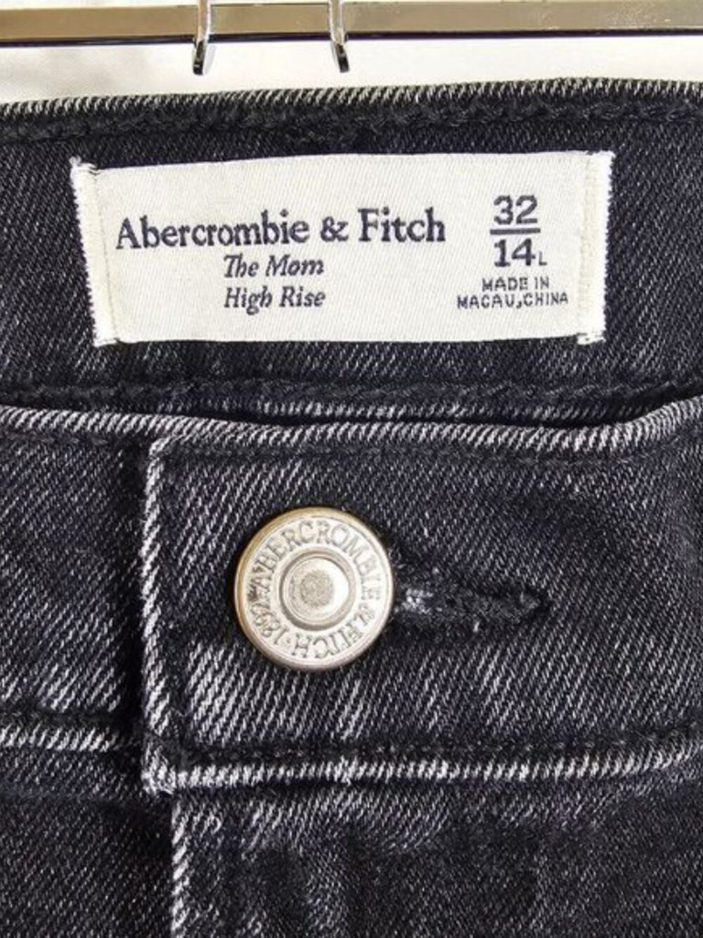 Abercrombie & Fitch The Mom High Rise Jean In Black - Size 14L - Picture 2 of 10